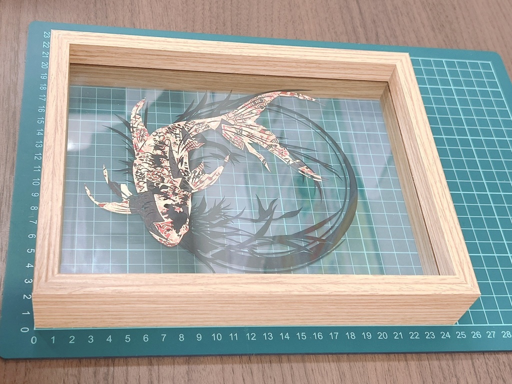 金魚と水草の切り絵アート 額縁付き