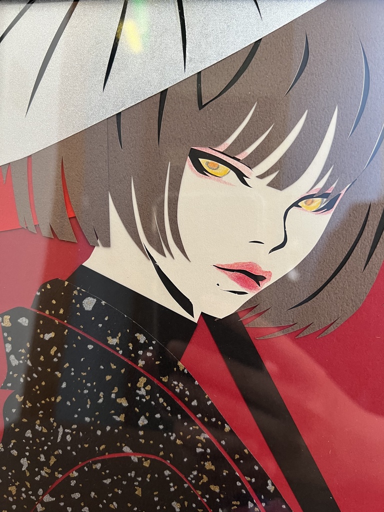 女性の切り絵アート 赤い背景 額縁付き