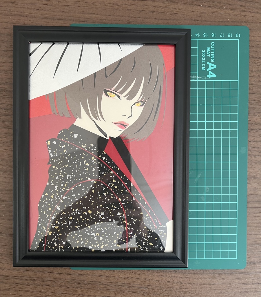 女性の切り絵アート 赤い背景 額縁付き