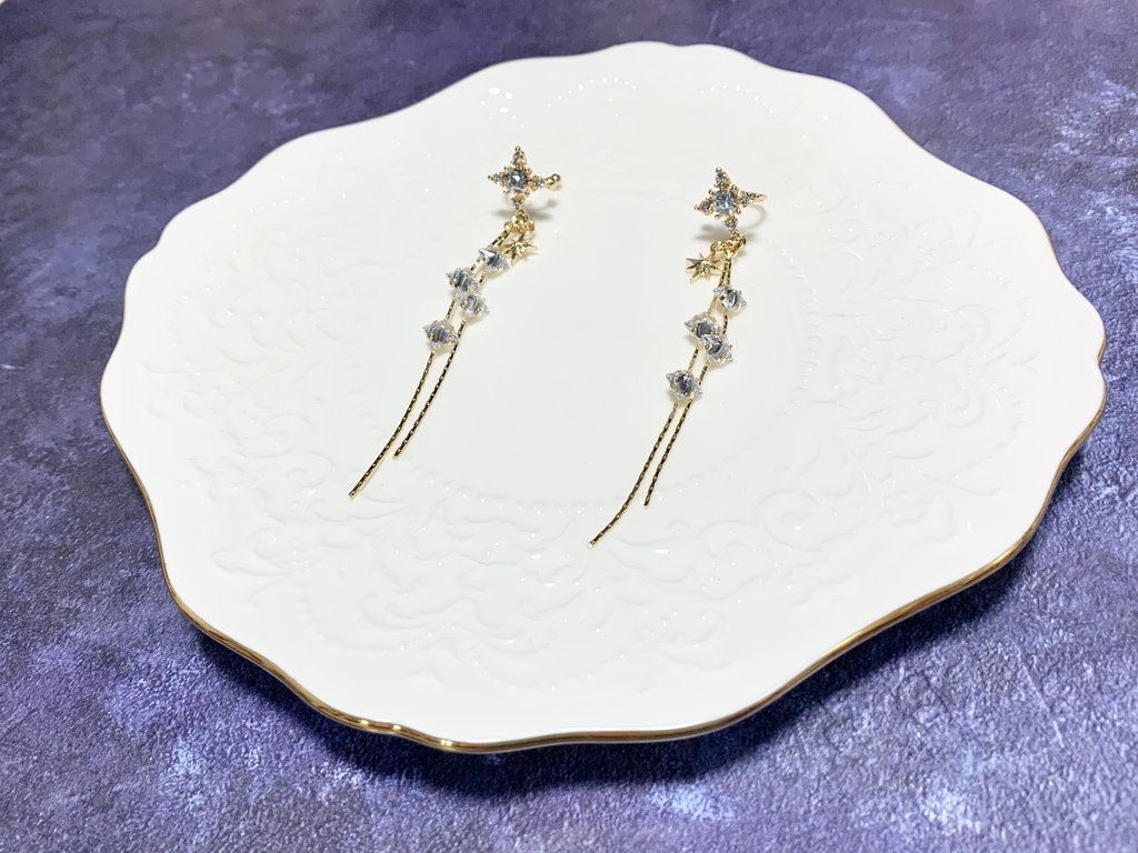 輝く星のイヤーカフ