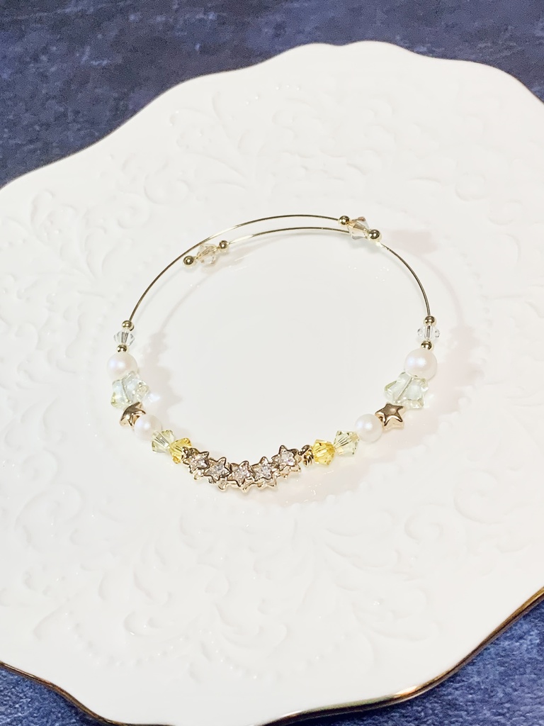 五つ星のワイヤーブレスレット