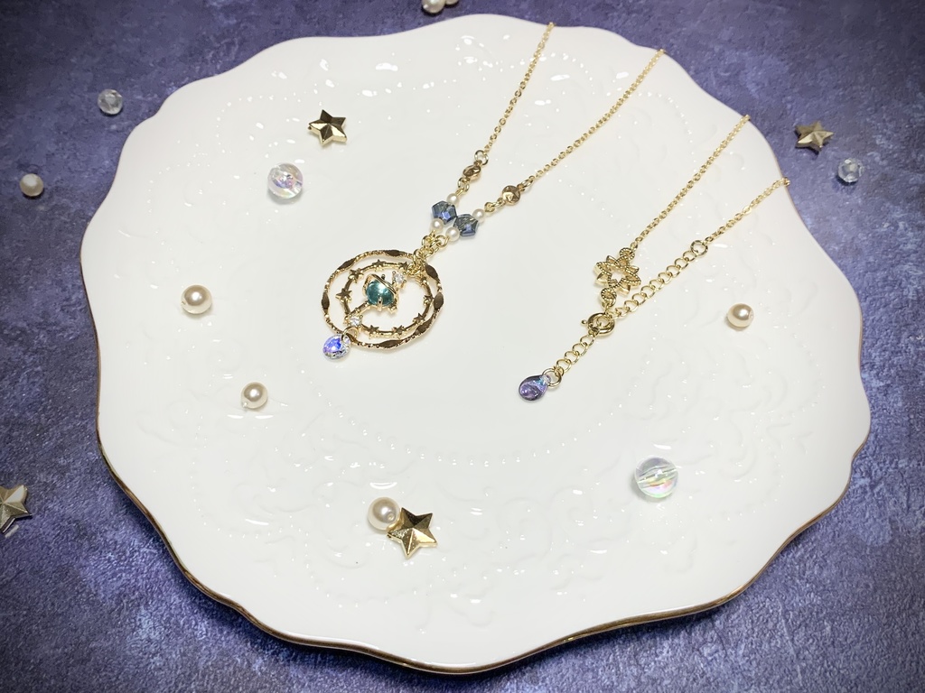 巡る星とプラネットキーのネックレス