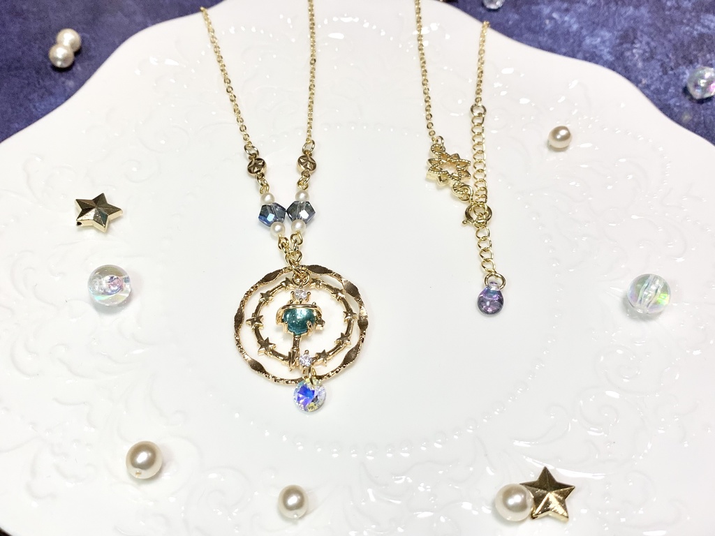 巡る星とプラネットキーのネックレス