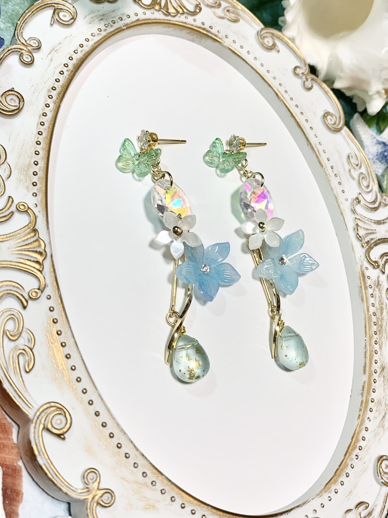 蝶が舞う花の蜜ピアス