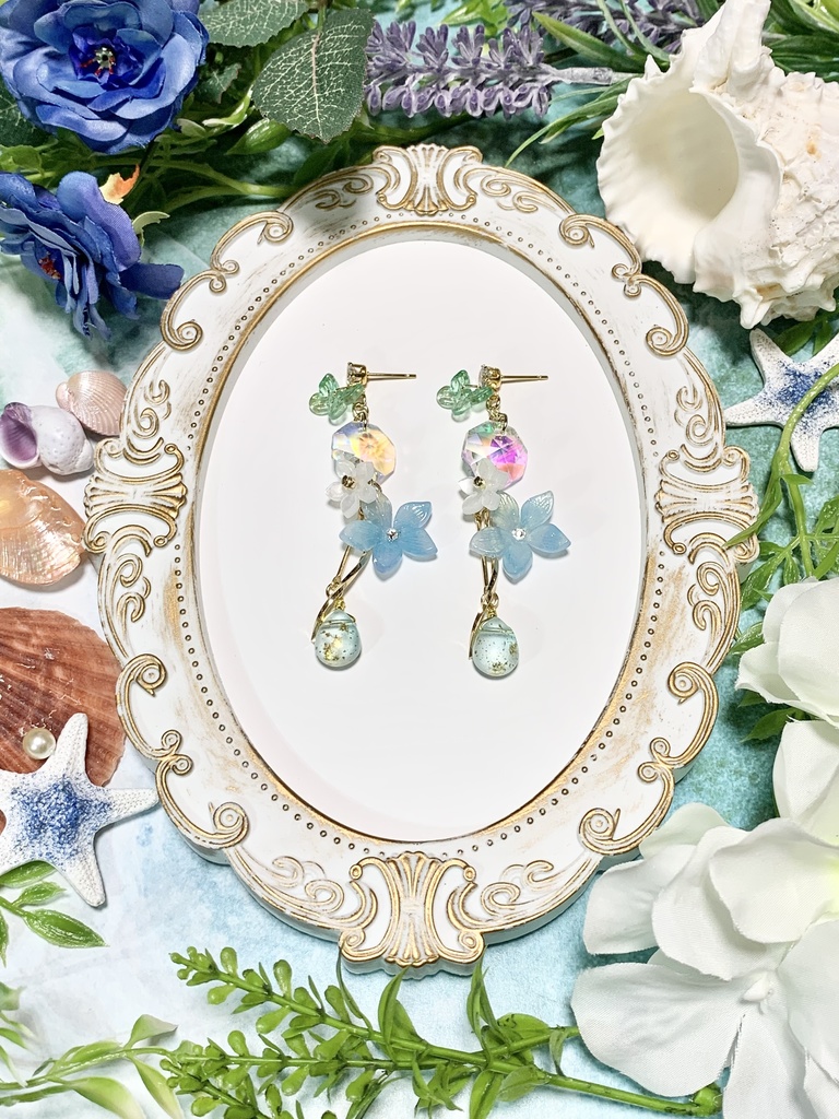 蝶が舞う花の蜜ピアス