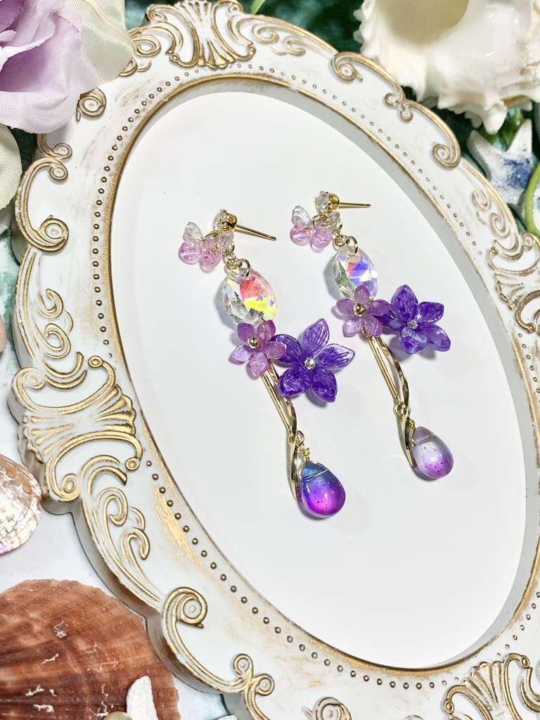 蝶が舞う花の蜜ピアス