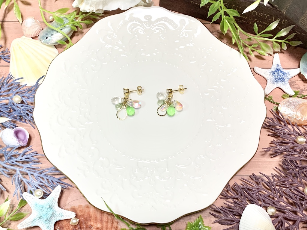 煌めく粒々雫のピアス