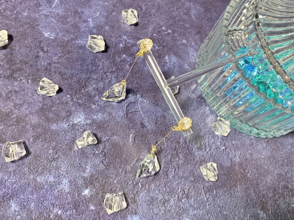 一粒の氷ピアス