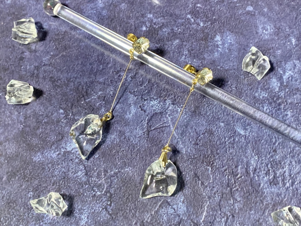 一粒の氷ピアス