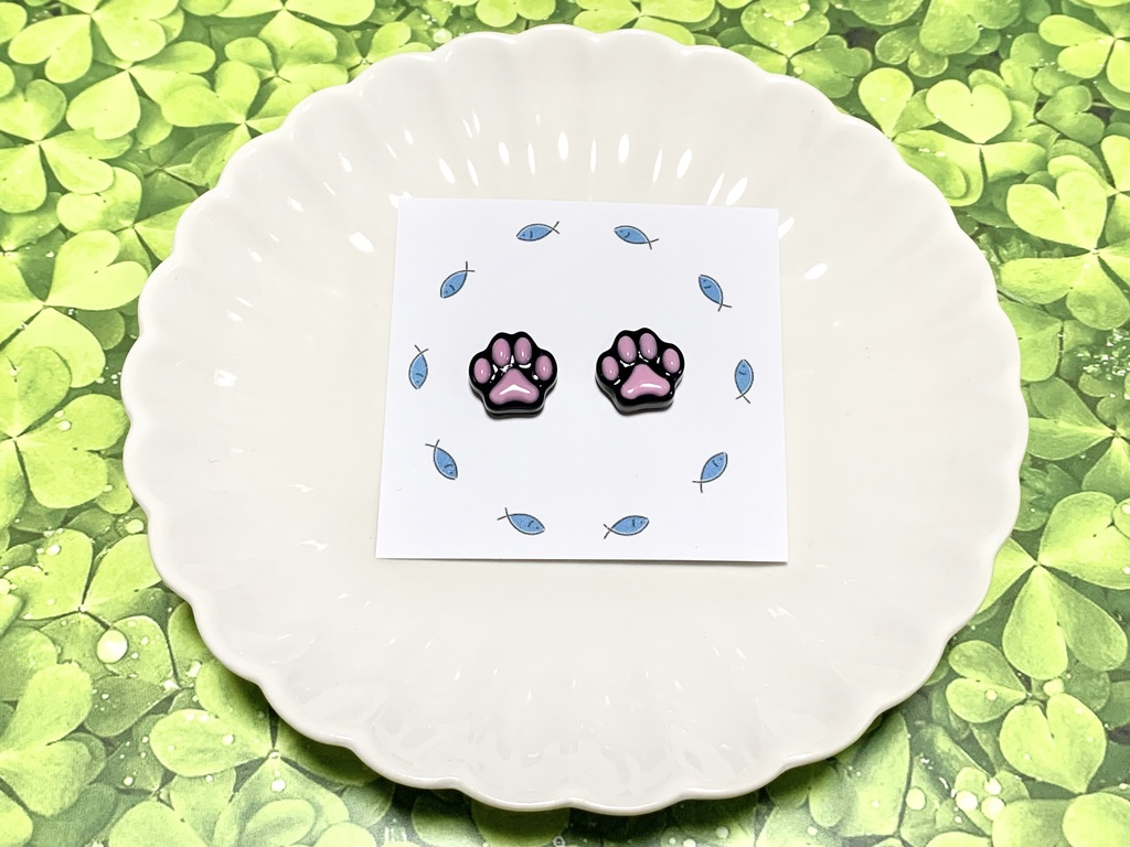 子猫のにくきゅうピアス