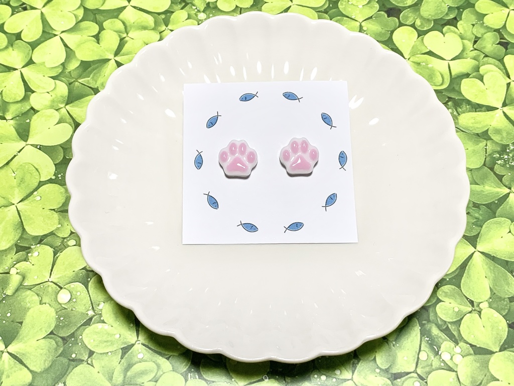 子猫のにくきゅうピアス