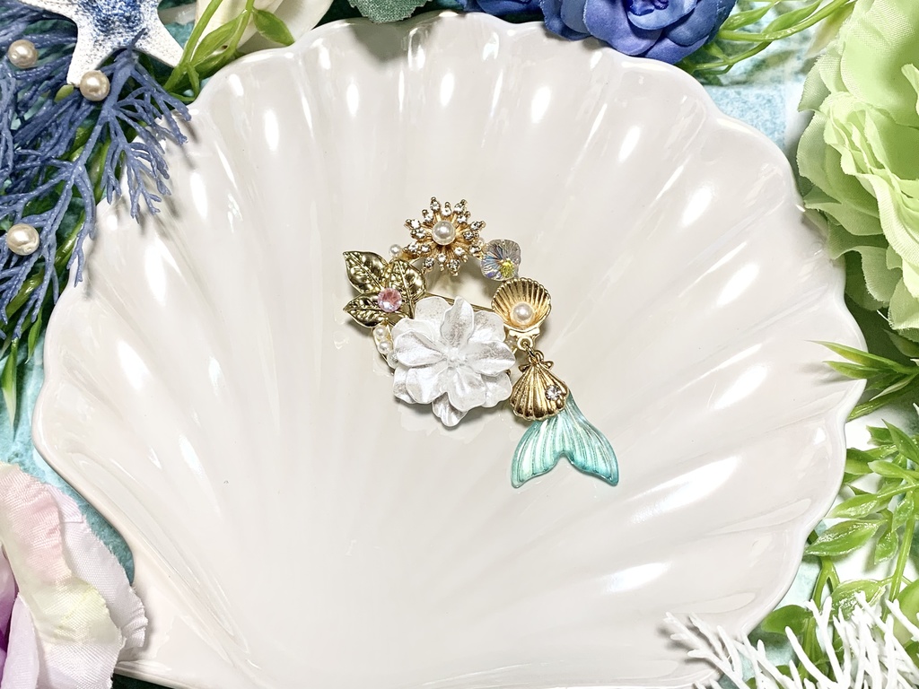 マーメイドのフラワーリースブローチ