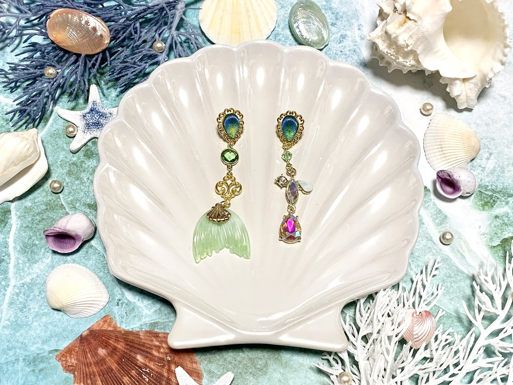 マーメイドの輝く貝殻ピアス