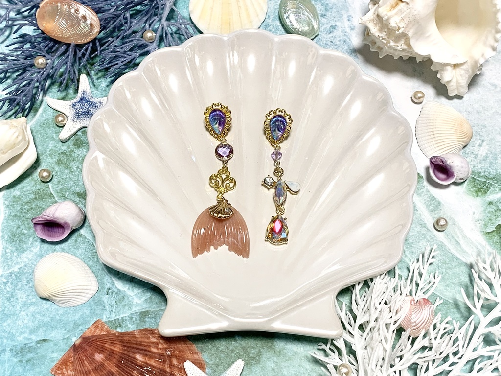 マーメイドの輝く貝殻ピアス