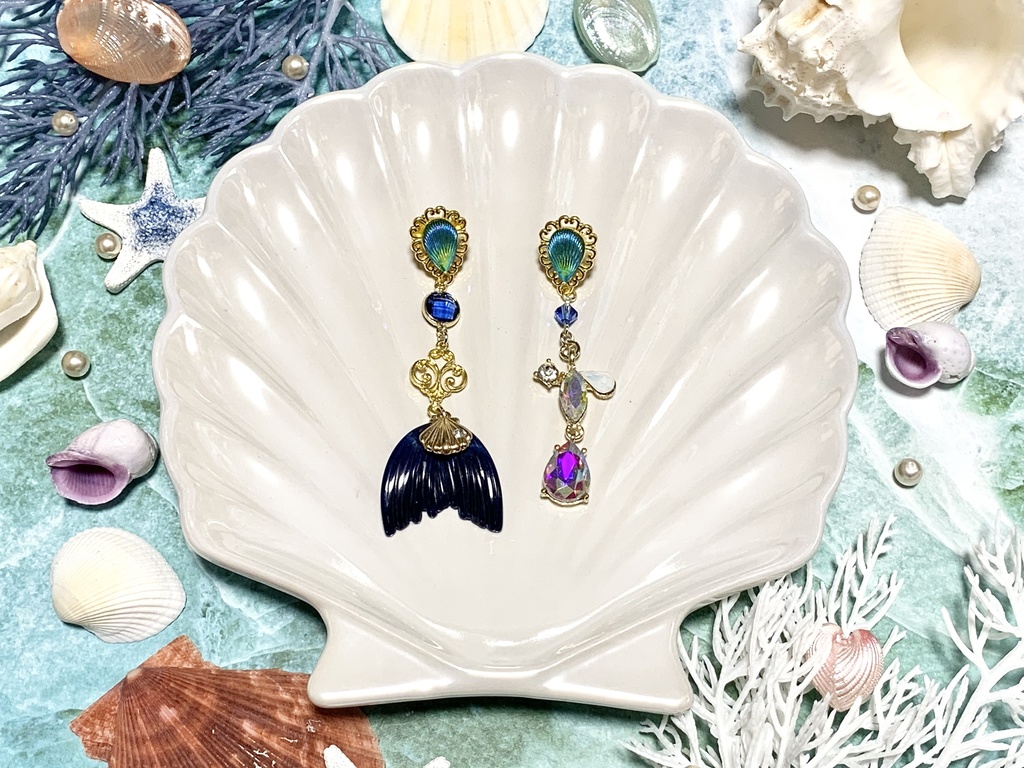 マーメイドの輝く貝殻ピアス