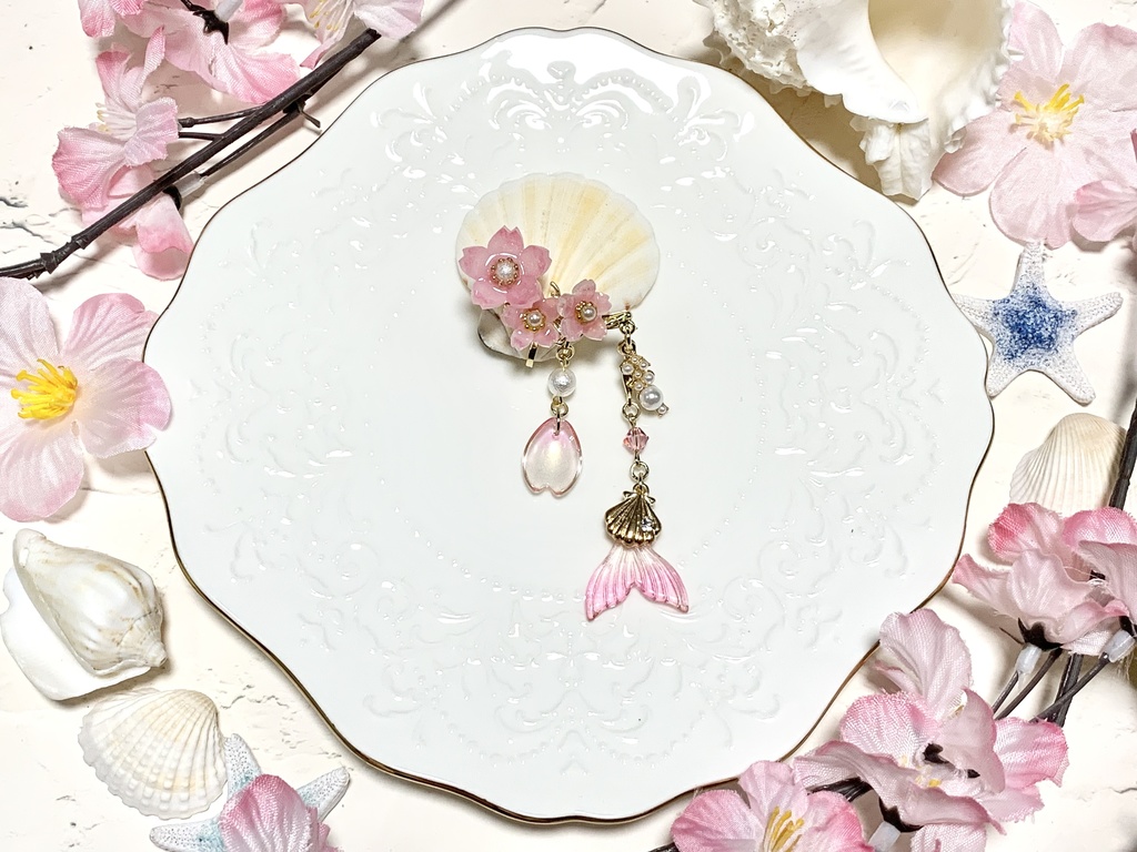 花に染まる人魚イヤークリップ