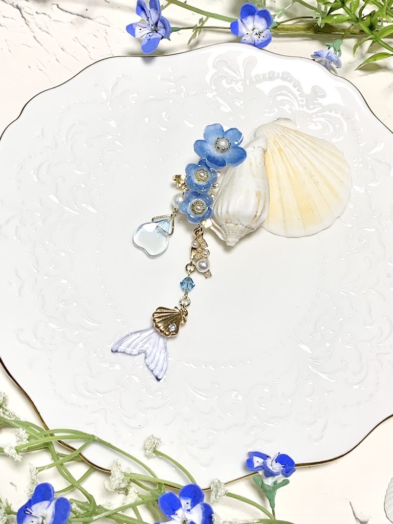 花に染まる人魚イヤークリップ