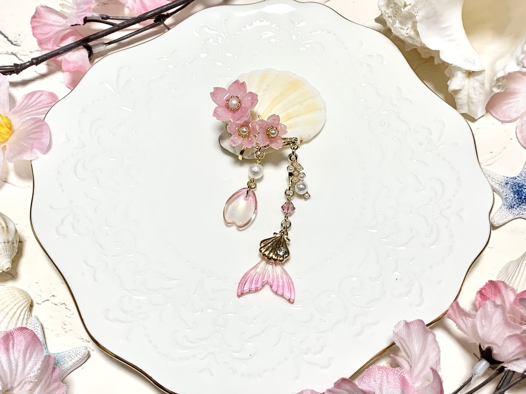 花に染まる人魚イヤークリップ