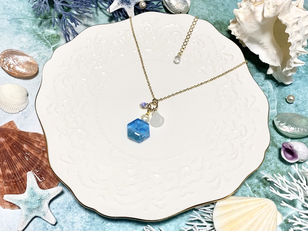 海のコロンとパフュームボトル ネックレス