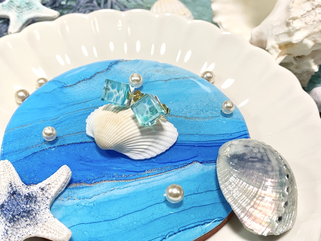 海のキューブピアス
