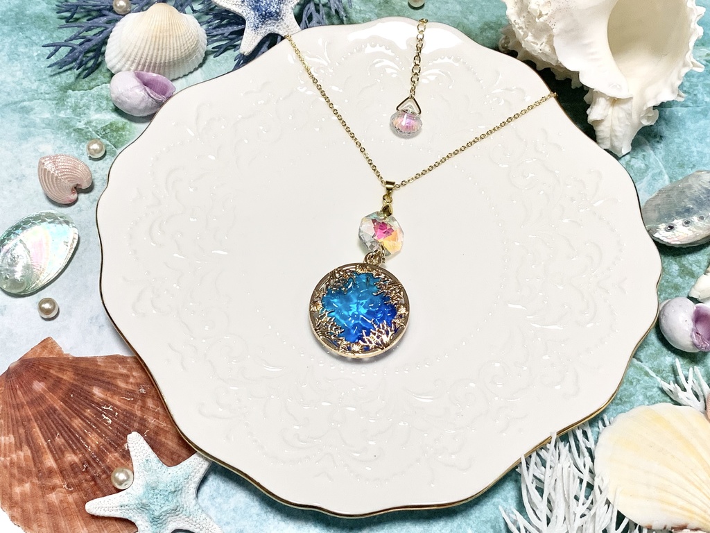 サンゴから覗く海 ペンダント