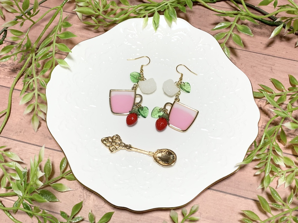 にゃんこカフェ ストロベリーラテ ピアス・イヤリング