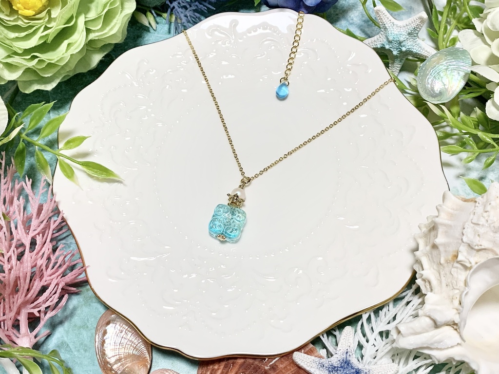 花柄ガラスの香水瓶ネックレス