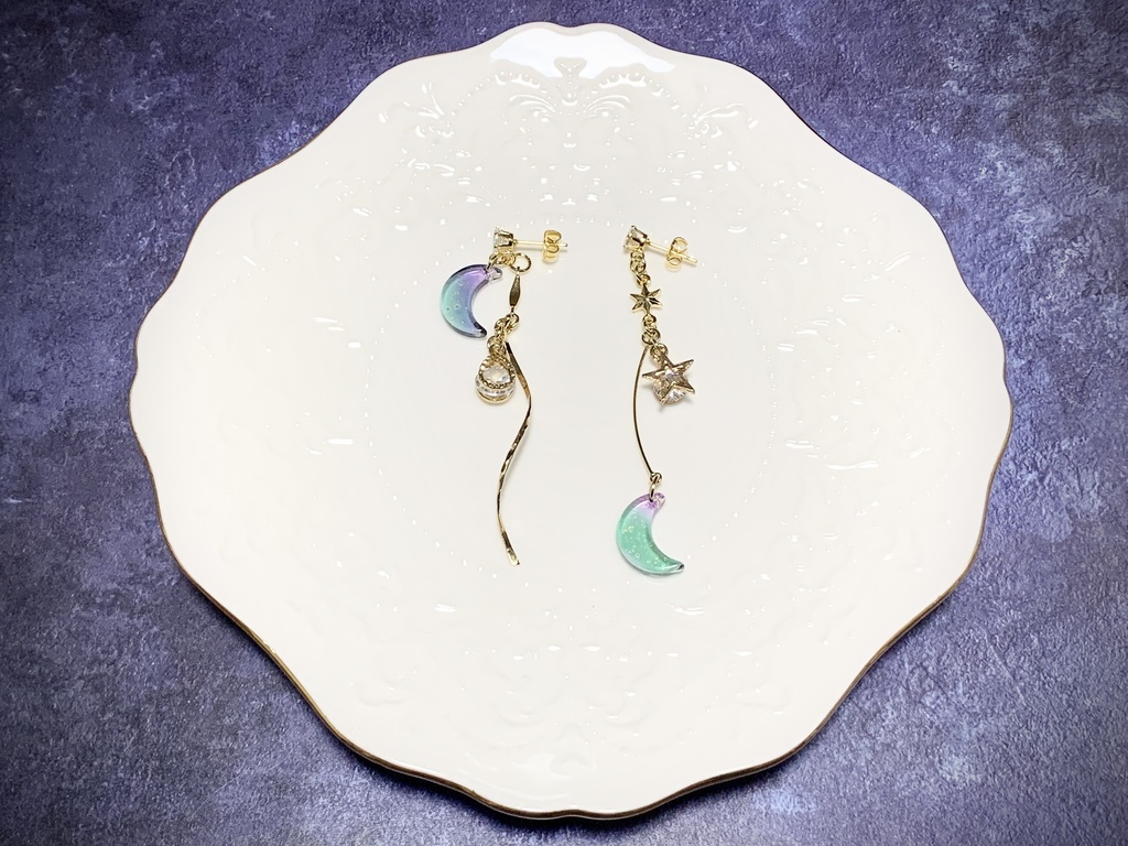 星屑を纏った月 イヤーアクセサリー