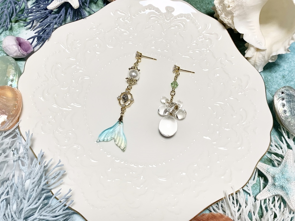 泡を抱く人魚のイヤーアクセサリー