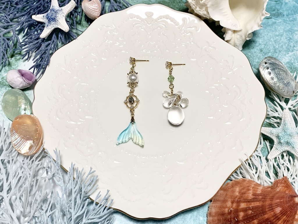 泡を抱く人魚のイヤーアクセサリー