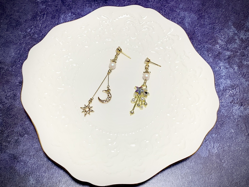 星と月が流れるイヤーアクセサリー