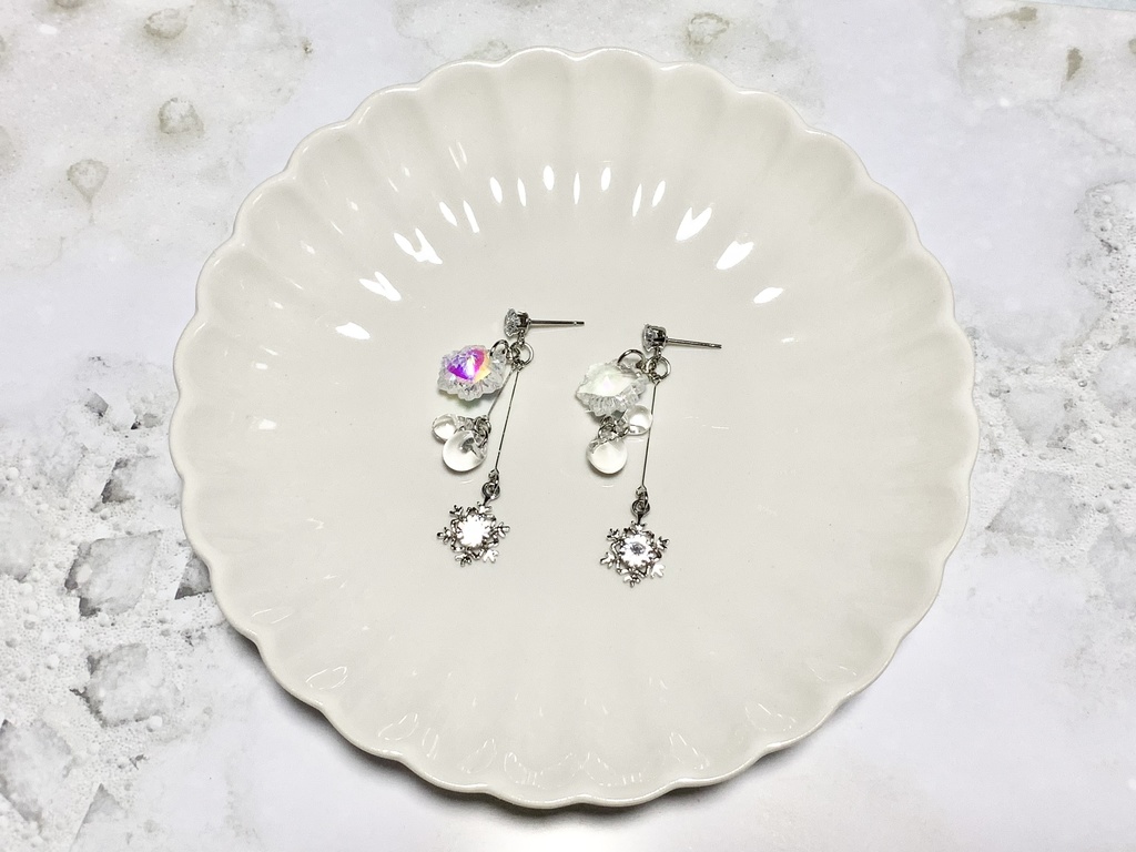 雪解けの雫ピアス