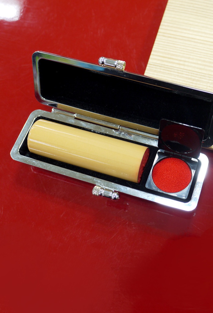 おすわり黒猫印鑑ケース うらおもて