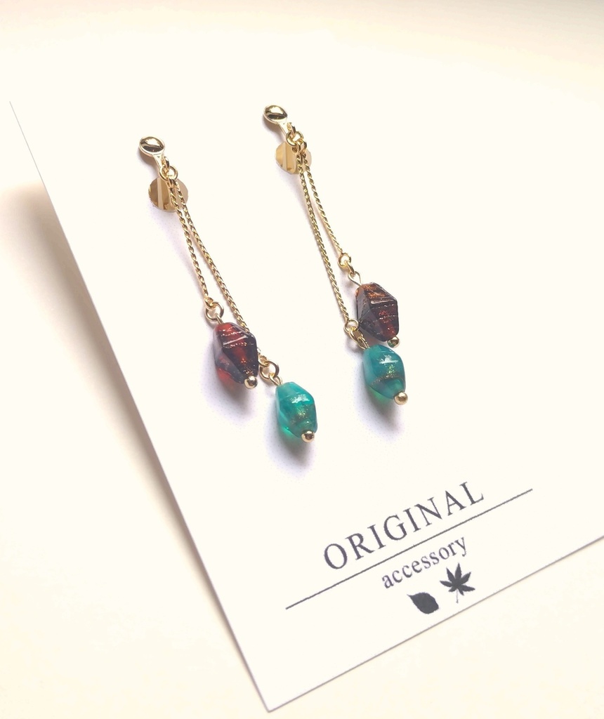 緑と赤のイヤリング