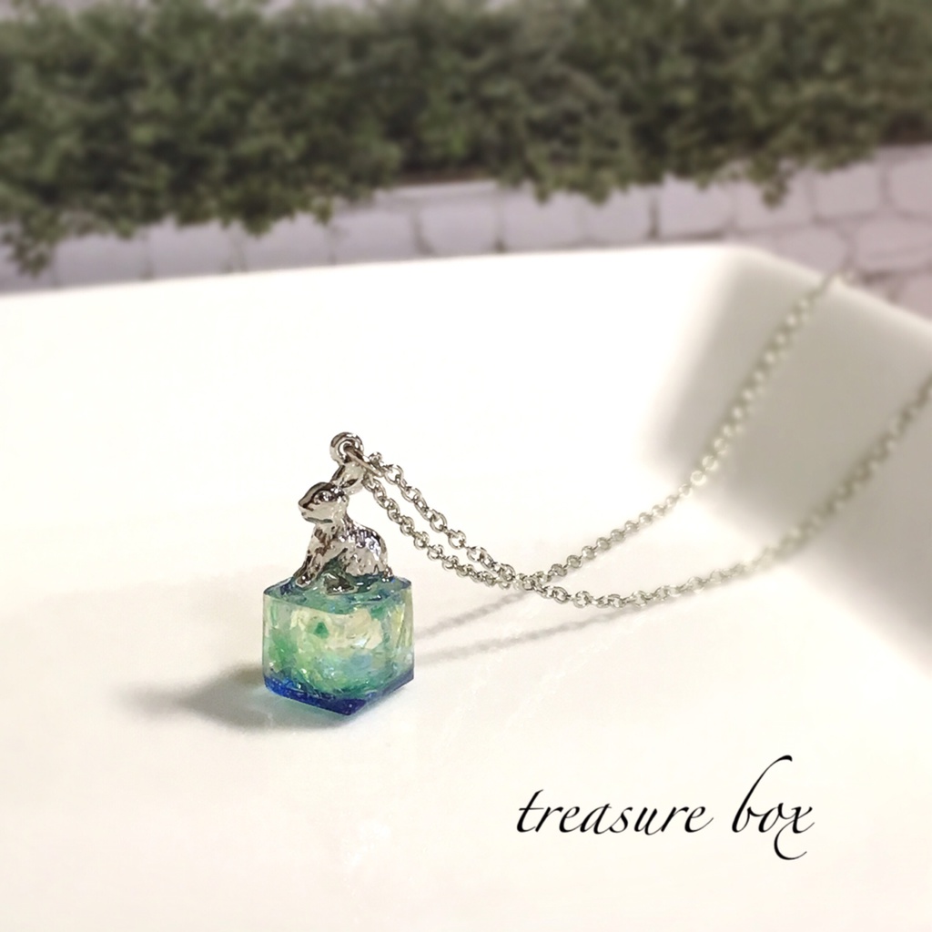 リス/うさぎのキューブネックレス