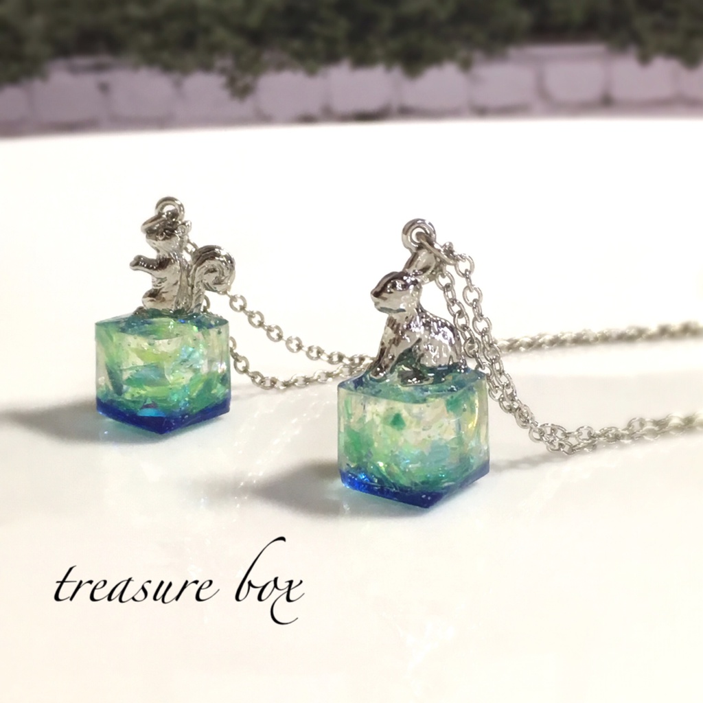 リス/うさぎのキューブネックレス