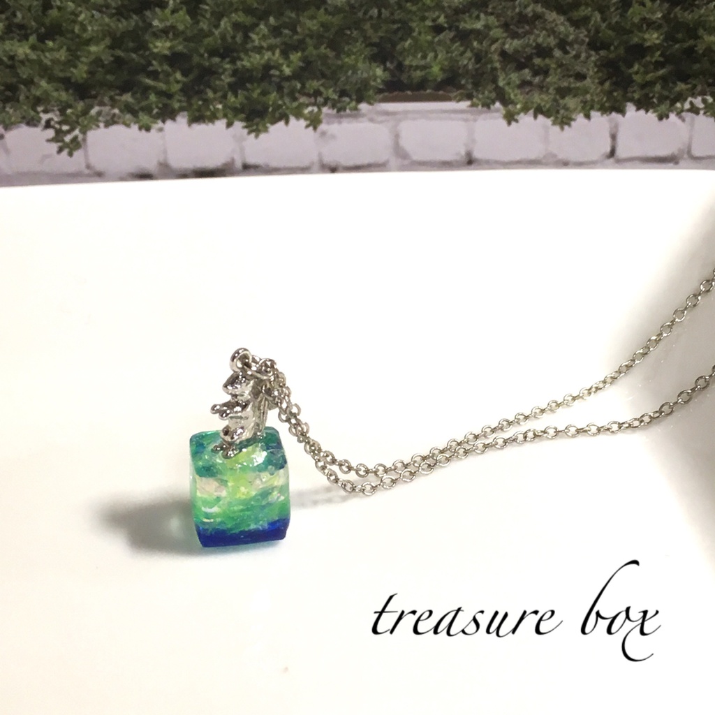 リス/うさぎのキューブネックレス