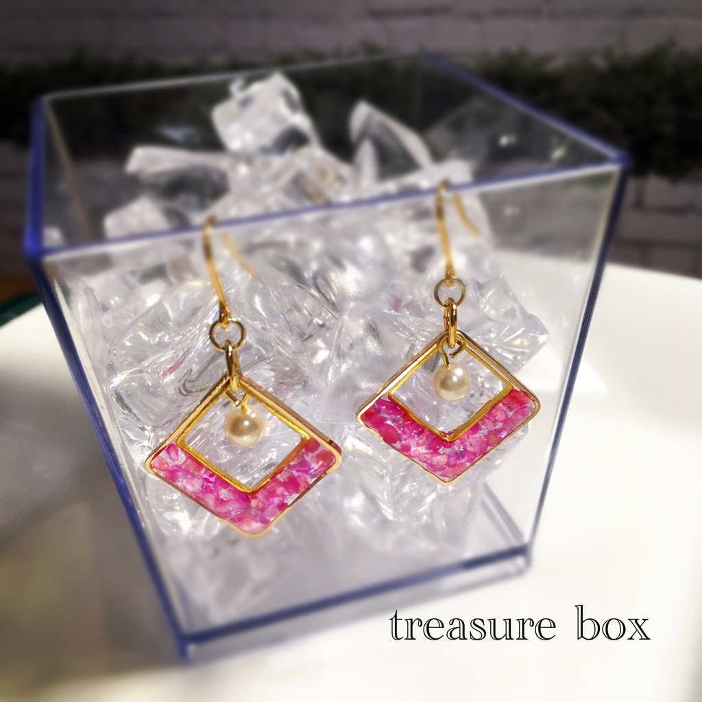 ＜ピンク＞スクエア＊シェルピアス／イヤリング