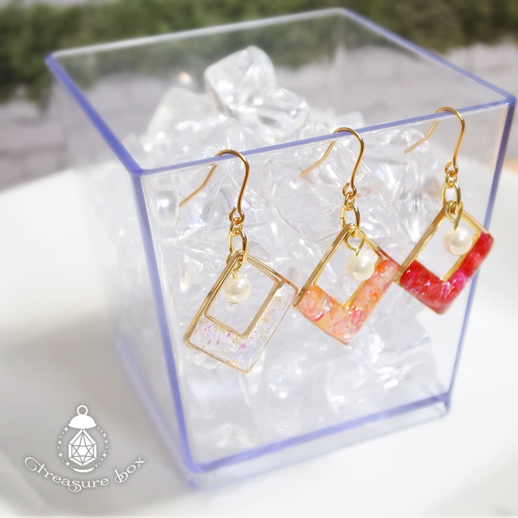 <レッド>スクエア*シェルピアス/イヤリング