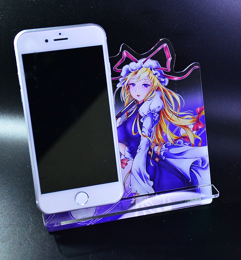 自家製アクリルスマホスタンド「八雲紫」