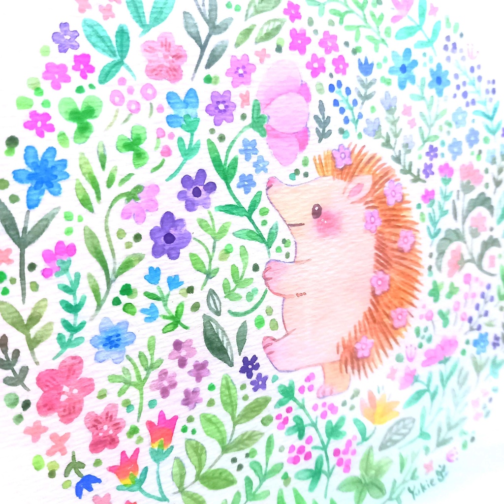 お花が好きハリネズミさん