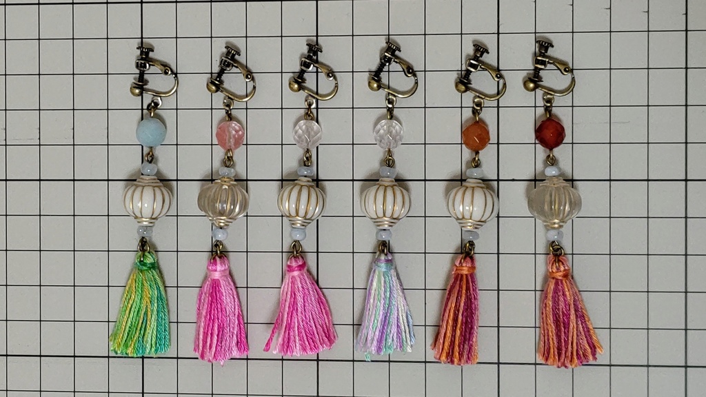 タッセルイヤリング・ピアス