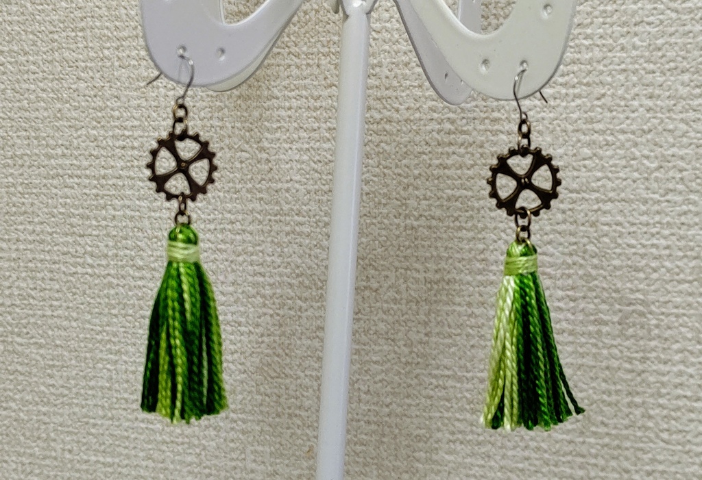 タッセル(歯車) イヤリング・ピアス