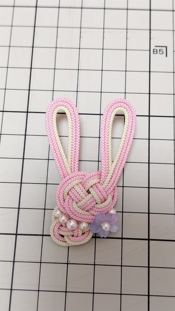 桜うさぎブローチ