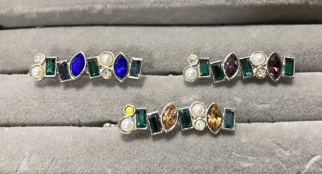 右月イメージイヤークリップ