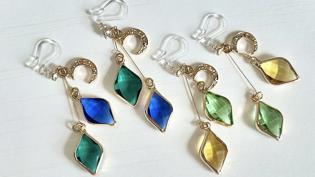 右月概念ノンホールピアス（尾月、杢月）