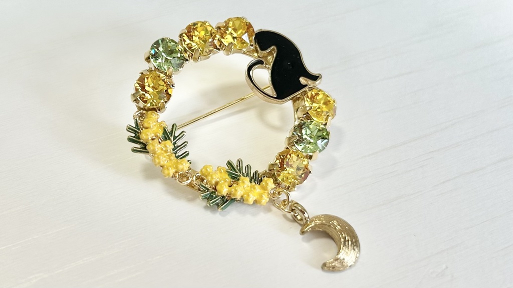 右月概念ブローチ