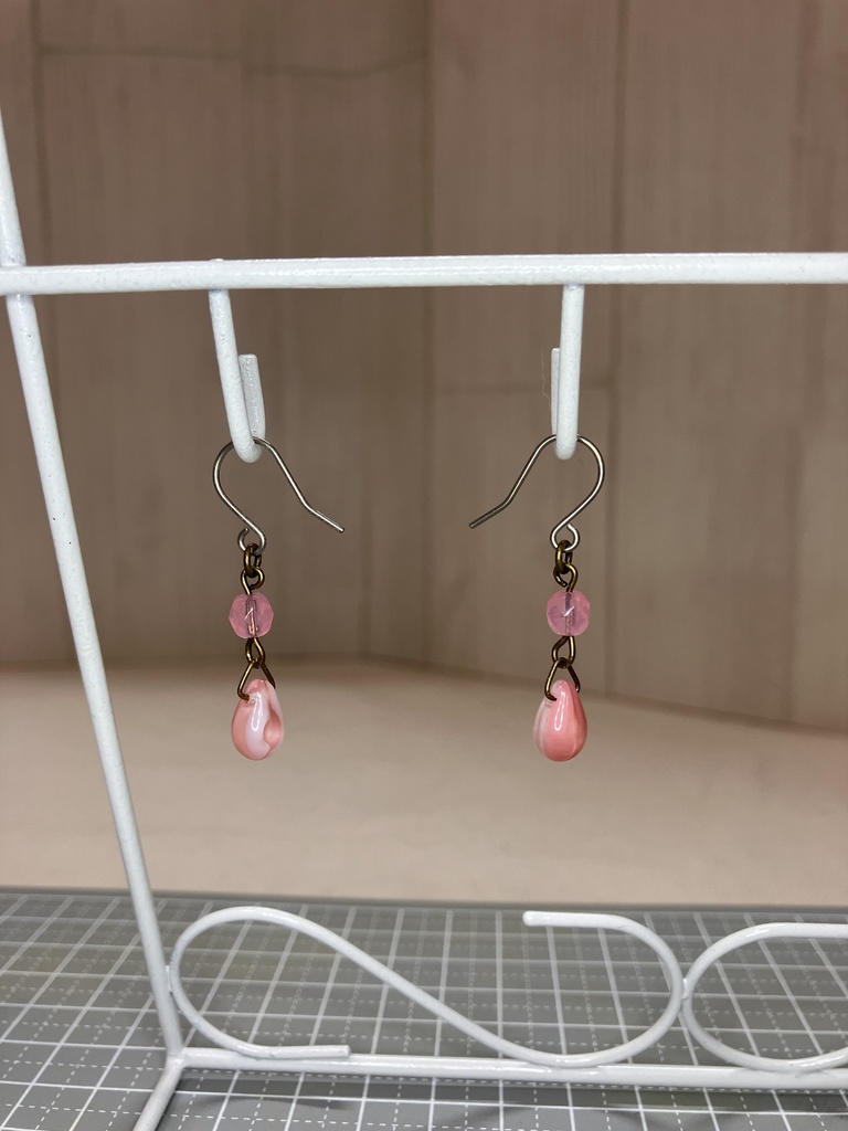 チェコビーズのチタンフックピアス(ピンク雫×ピンク系)(在庫番号:260429-pp)