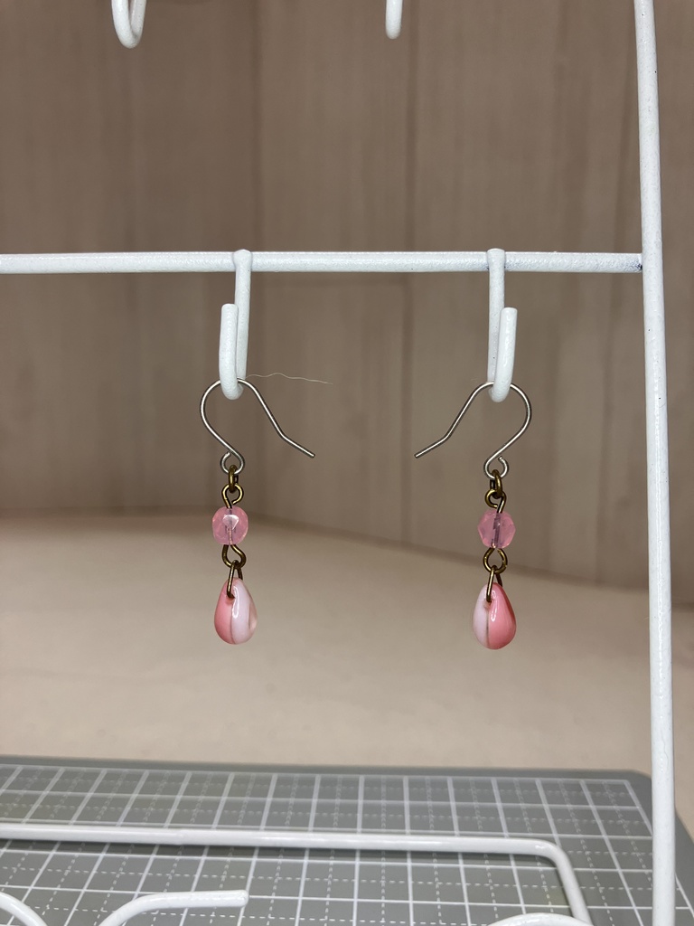 チェコビーズのチタンフックピアス(ピンク雫×ピンク系)(在庫番号:260429-pp)