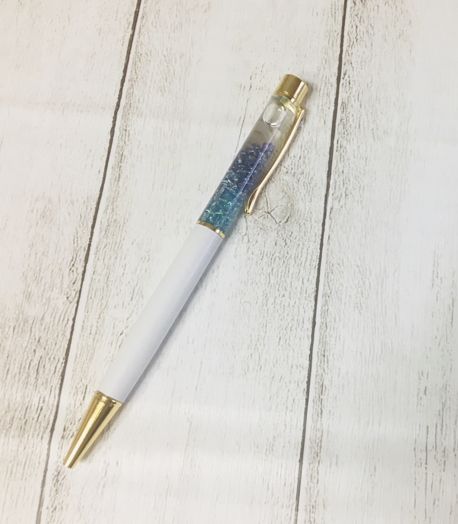 青いビーズのハーバリウムペン
